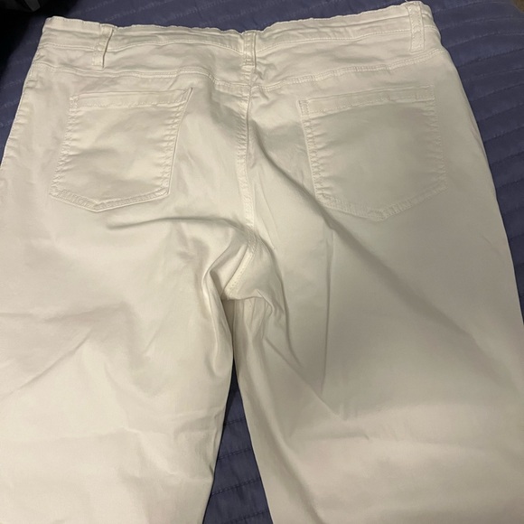 Mid rise white pants - Picture 2 of 3